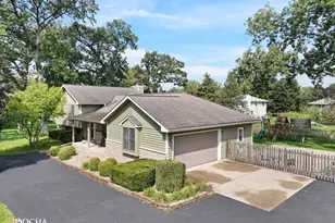 48 Glenda Ln, Plano, IL 60545 - Photo 4