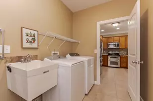 2030 Escalade Rd, Bloomington, IL 61705 - Photo 16
