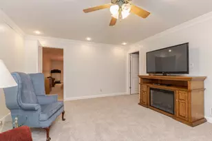2030 Escalade Rd, Bloomington, IL 61705 - Photo 38