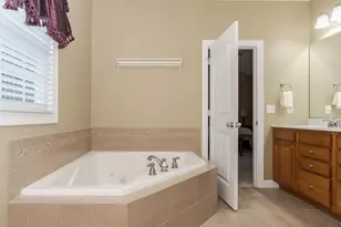 2030 Escalade Rd, Bloomington, IL 61705 - Photo 26