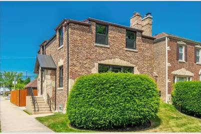 7137 N Francisco Avenue, Chicago, IL 60645 - Photo 2