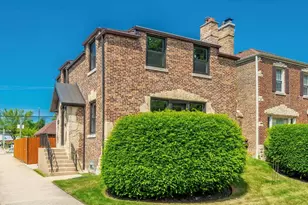 7137 N Francisco Ave, Chicago, IL 60645 - Photo 2