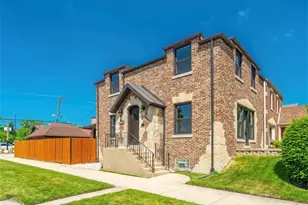 7137 N Francisco Ave, Chicago, IL 60645 - Photo 1