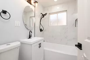 8834 S Oglesby Ave, Chicago, IL 60617 - Photo 6