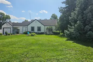 7911 W 92nd St, Hickory Hills, IL 60457 - Photo 4