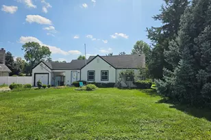 7911 W 92nd St, Hickory Hills, IL 60457 - Photo 2