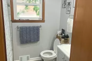 421 Hyde Park Ave, Hillside, IL 60162 - Photo 8