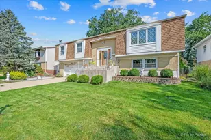 1814 W Catalpa Ln, Mount Prospect, IL 60056 - Photo 1