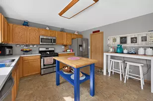 909 Walnut Dr, Kirkland, IL 60146 - Photo 12