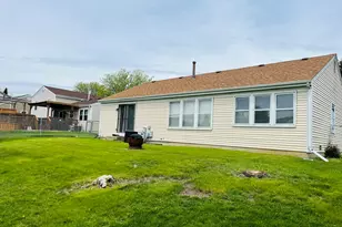 1915 Lawson Rd, Schaumburg, IL 60194 - Photo 2