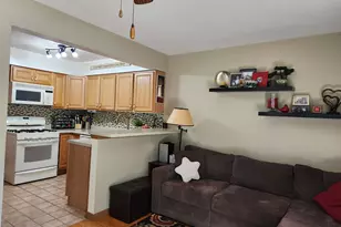 1349 Queensgreen Cir, Naperville, IL 60563 - Photo 6