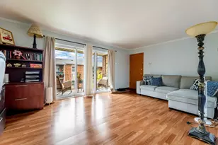 6416 W 64th Pl, Chicago, IL 60638 - Photo 4