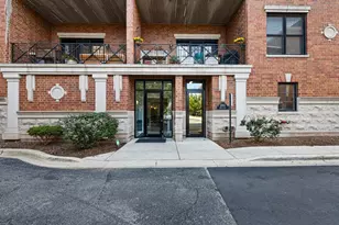 2811 N Bell Ave, Chicago, IL 60618 - Photo 2