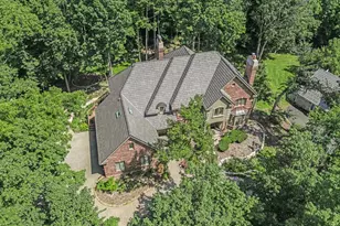 818 Fox Glen Dr, Saint Charles, IL 60174 - Photo 2