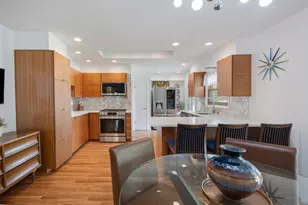 298 Peach Tree Ln, Elk Grove Village, IL 60007 - Photo 8
