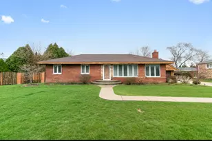 6554 W 92nd St, Oak Lawn, IL 60453 - Photo 1