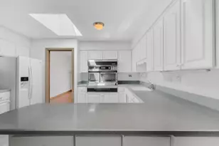 9712 S Kolmar Ave, Oak Lawn, IL 60453 - Photo 6