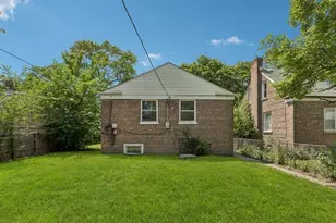10145 S Bensley Ave, Chicago, IL 60617 - Photo 18