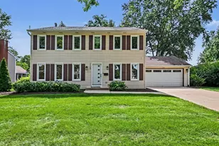 1120 Summit Hills Ln, Naperville, IL 60563 - Photo 2
