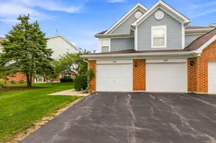 299 Ashbury Ln W, Roselle, IL 60172 - Photo 2