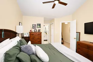 299 Ashbury Ln W, Roselle, IL 60172 - Photo 16