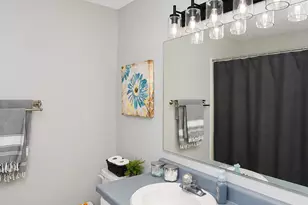 299 Ashbury Ln W, Roselle, IL 60172 - Photo 18