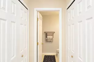 299 Ashbury Ln W, Roselle, IL 60172 - Photo 22