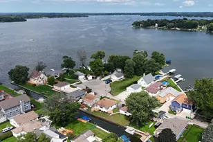 28 Lakeside Ln, Fox Lake, IL 60020 - Photo 2