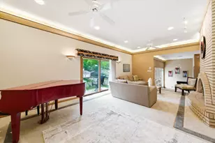 130 Surrey Ln, Burr Ridge, IL 60527 - Photo 22