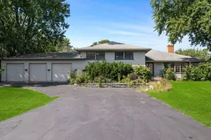 2250 White Oak Dr, Northbrook, IL 60062 - Photo 6