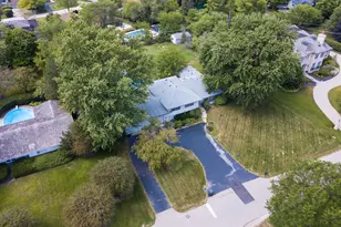 2250 White Oak Dr, Northbrook, IL 60062 - Photo 4