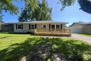 11 Bonds Dr, Bourbonnais, IL 60914 - Photo 2