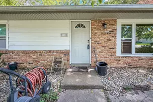 910 Maplepark Dr, Champaign, IL 61821 - Photo 4