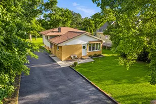 849 E Red Oak St, Addison, IL 60101 - Photo 2