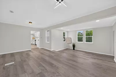 211 N Graylynn Drive, Mount Prospect, IL 60056 - Photo 4