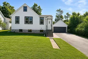 211 N Graylynn Dr, Mount Prospect, IL 60056 - Photo 1