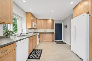 517 Renn Ct, Wheaton, IL 60187 - Photo 8