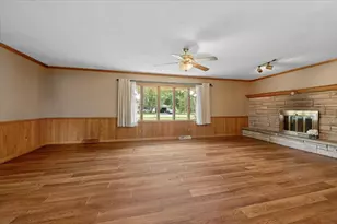 209 Alfred Dr, Sycamore, IL 60178 - Photo 2