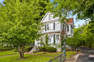 526 W South St, Woodstock, IL 60098 - Photo 2