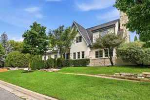 705 W Chestnut St, Hinsdale, IL 60521 - Photo 2