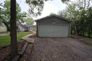 108 Ridgeland Ave, West Chicago, IL 60185 - Photo 2