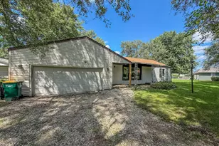 118 E Bower St, Oreana, IL 62554 - Photo 2