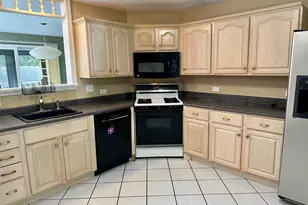 935 Victoria Dr, Woodstock, IL 60098 - Photo 10