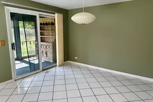 935 Victoria Dr, Woodstock, IL 60098 - Photo 8