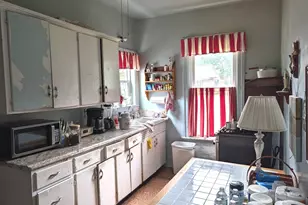 802 Erie St, Elgin, IL 60123 - Photo 6