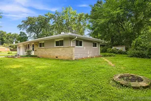 557 Willard Ave, Elgin, IL 60120 - Photo 2