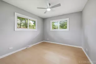 557 Willard Ave, Elgin, IL 60120 - Photo 20