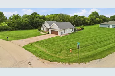 714 Keller Drive, Dixon, IL 61021 - Photo 6