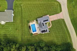 714 Keller Dr, Dixon, IL 61021 - Photo 8