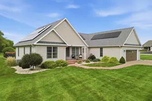 714 Keller Dr, Dixon, IL 61021 - Photo 2